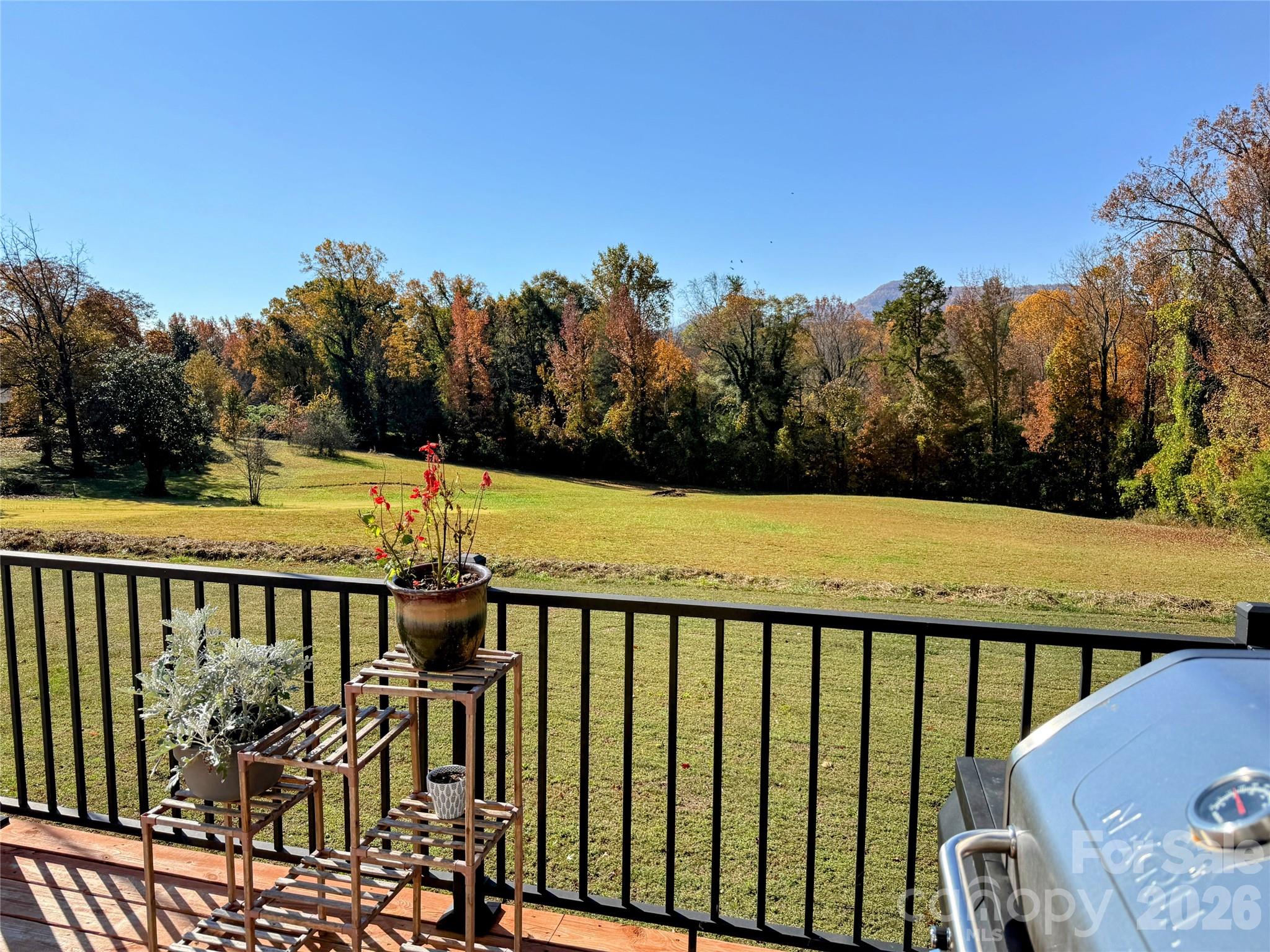 979 Howard Gap Road — Tryon