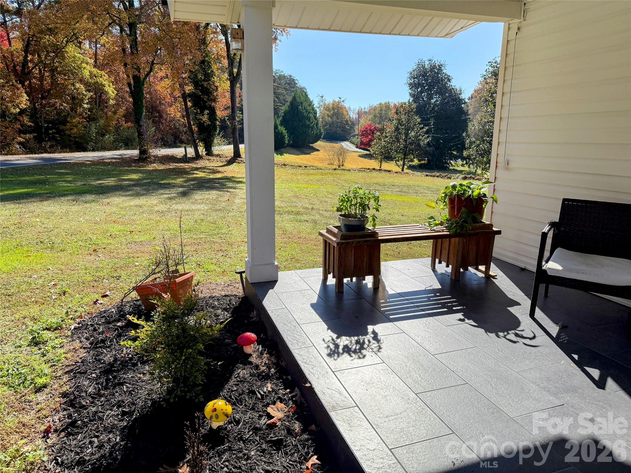 979 Howard Gap Road — Tryon