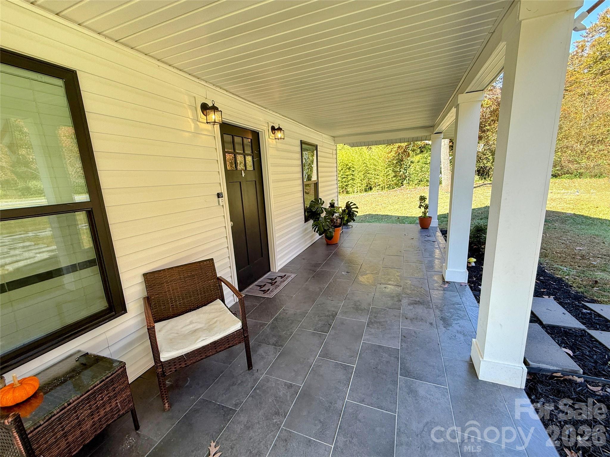 979 Howard Gap Road — Tryon