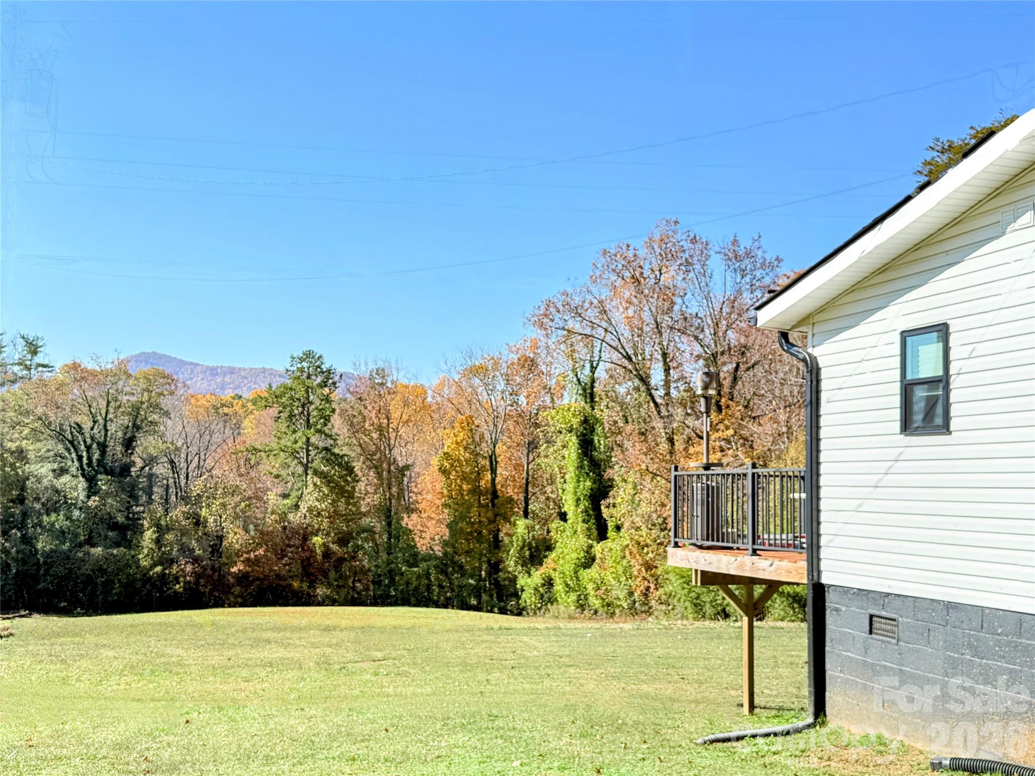979 Howard Gap Road — Tryon