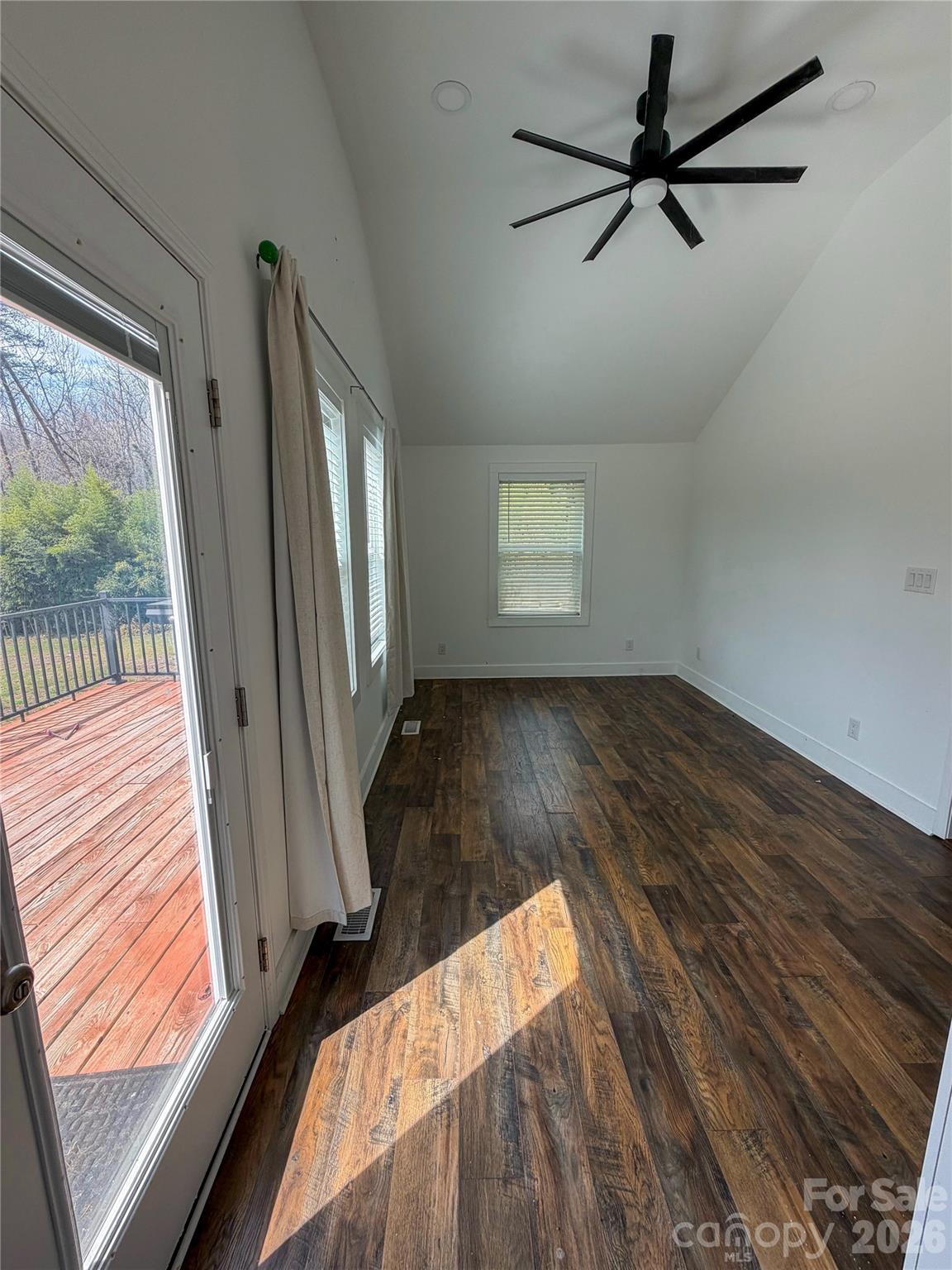 979 Howard Gap Road — Tryon
