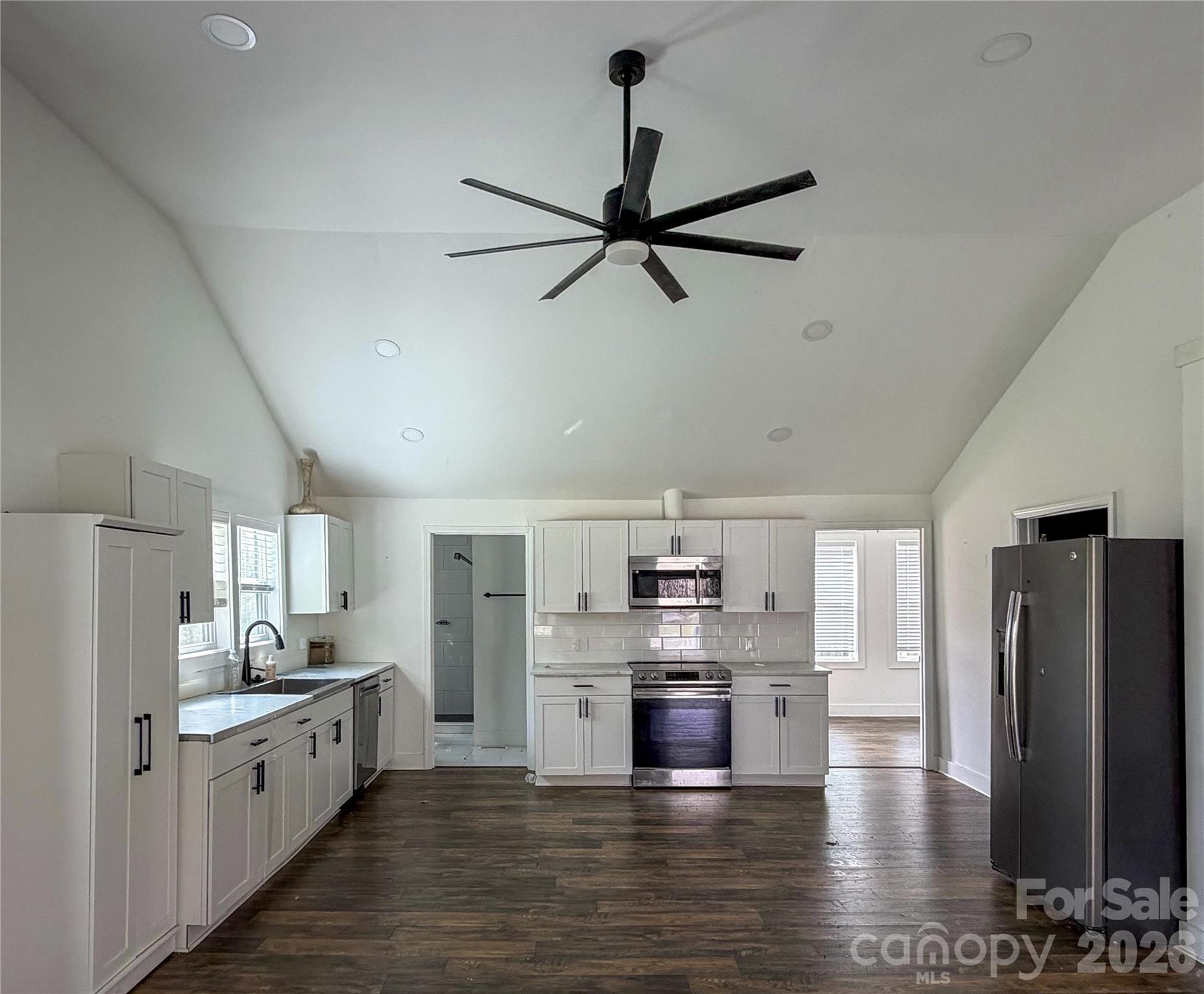 979 Howard Gap Road — Tryon