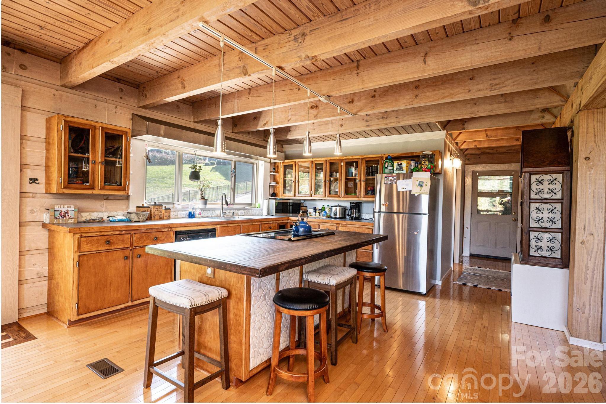 1925 Lake Acres Drive — Hickory