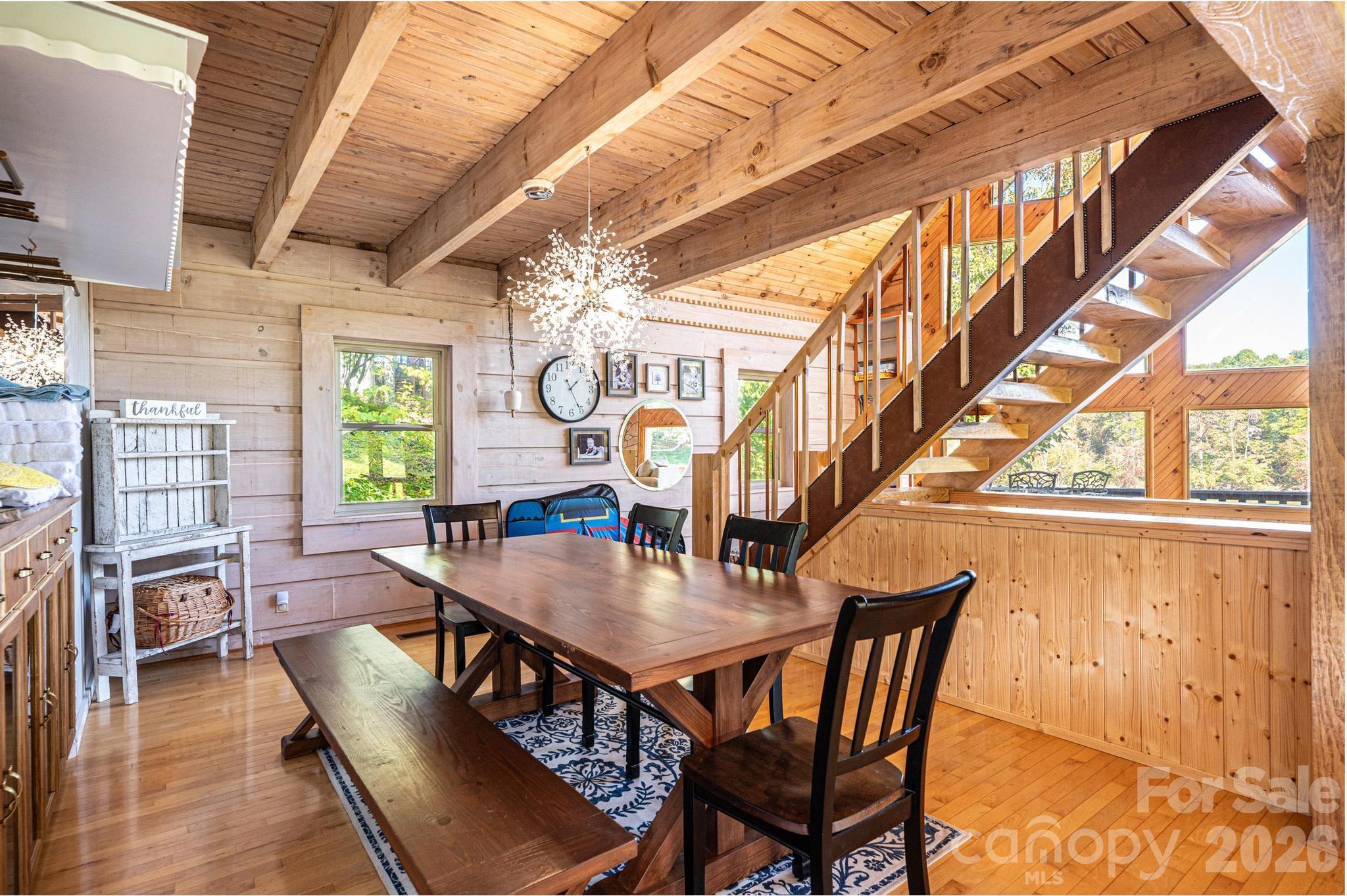 1925 Lake Acres Drive — Hickory