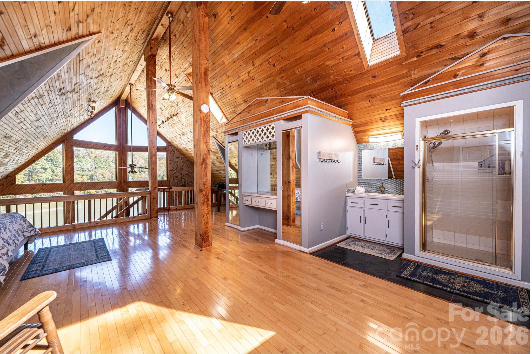 1925 Lake Acres Drive — Hickory