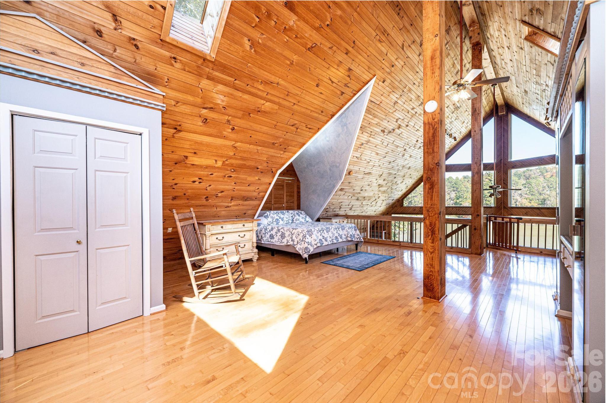 1925 Lake Acres Drive — Hickory