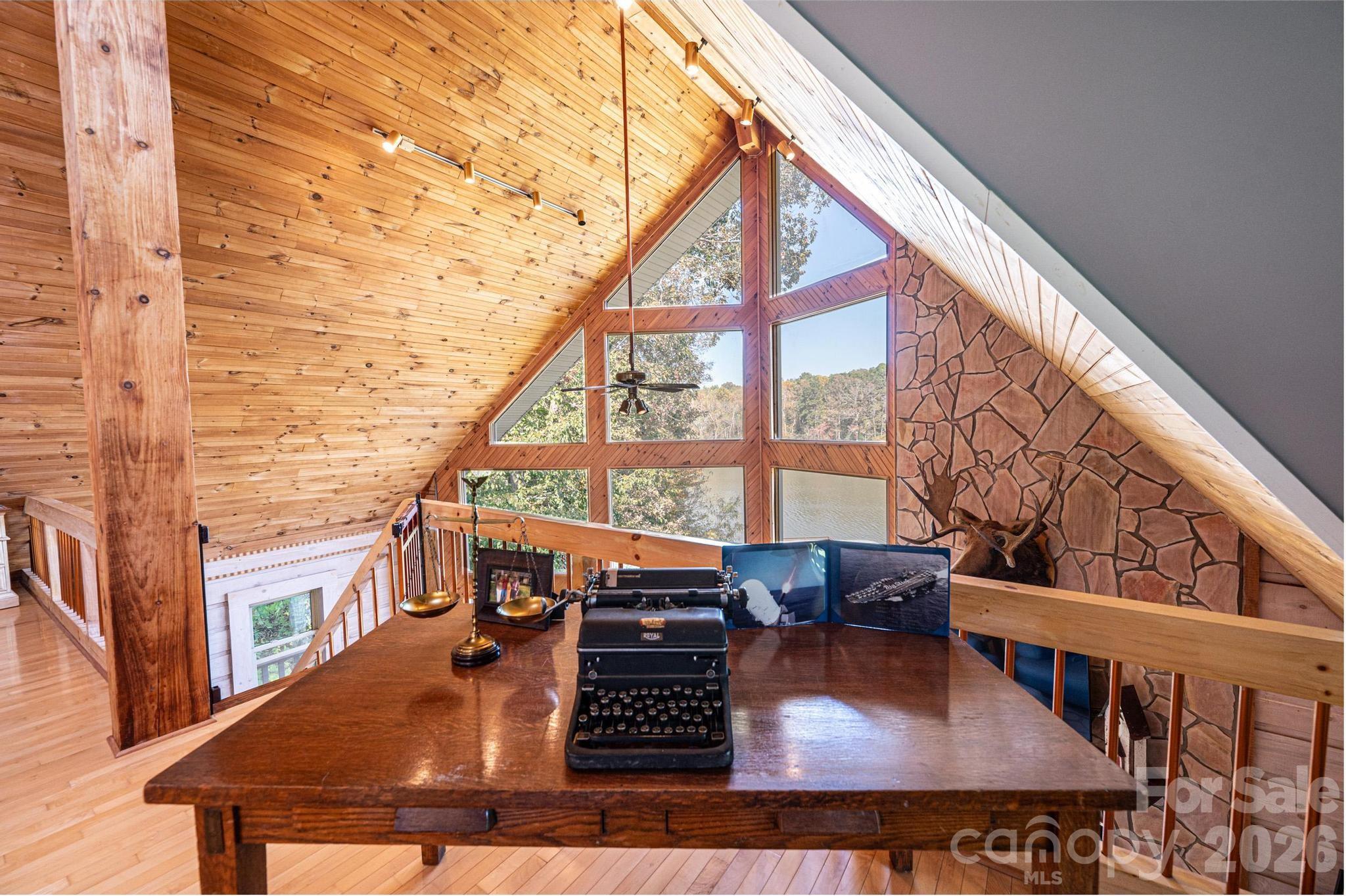 1925 Lake Acres Drive — Hickory
