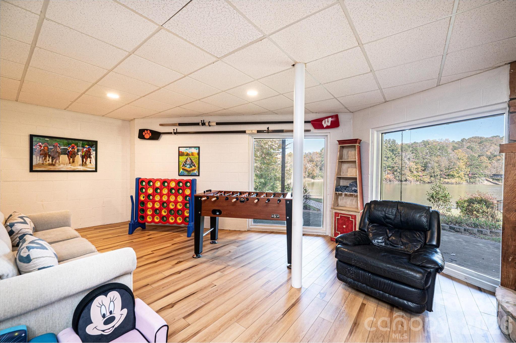 1925 Lake Acres Drive — Hickory
