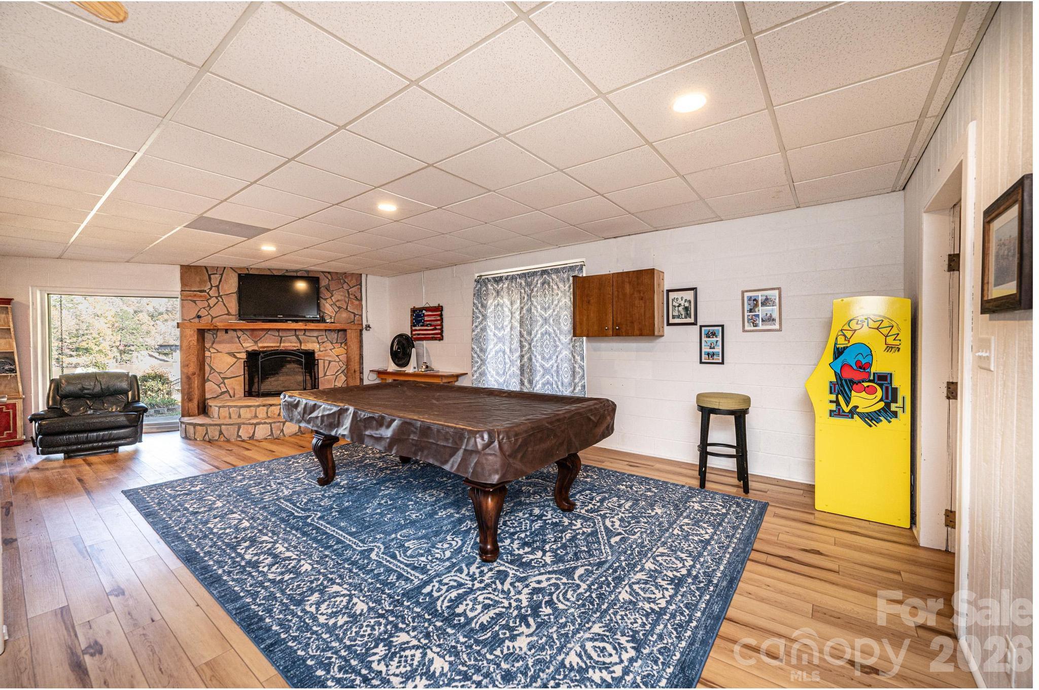 1925 Lake Acres Drive — Hickory