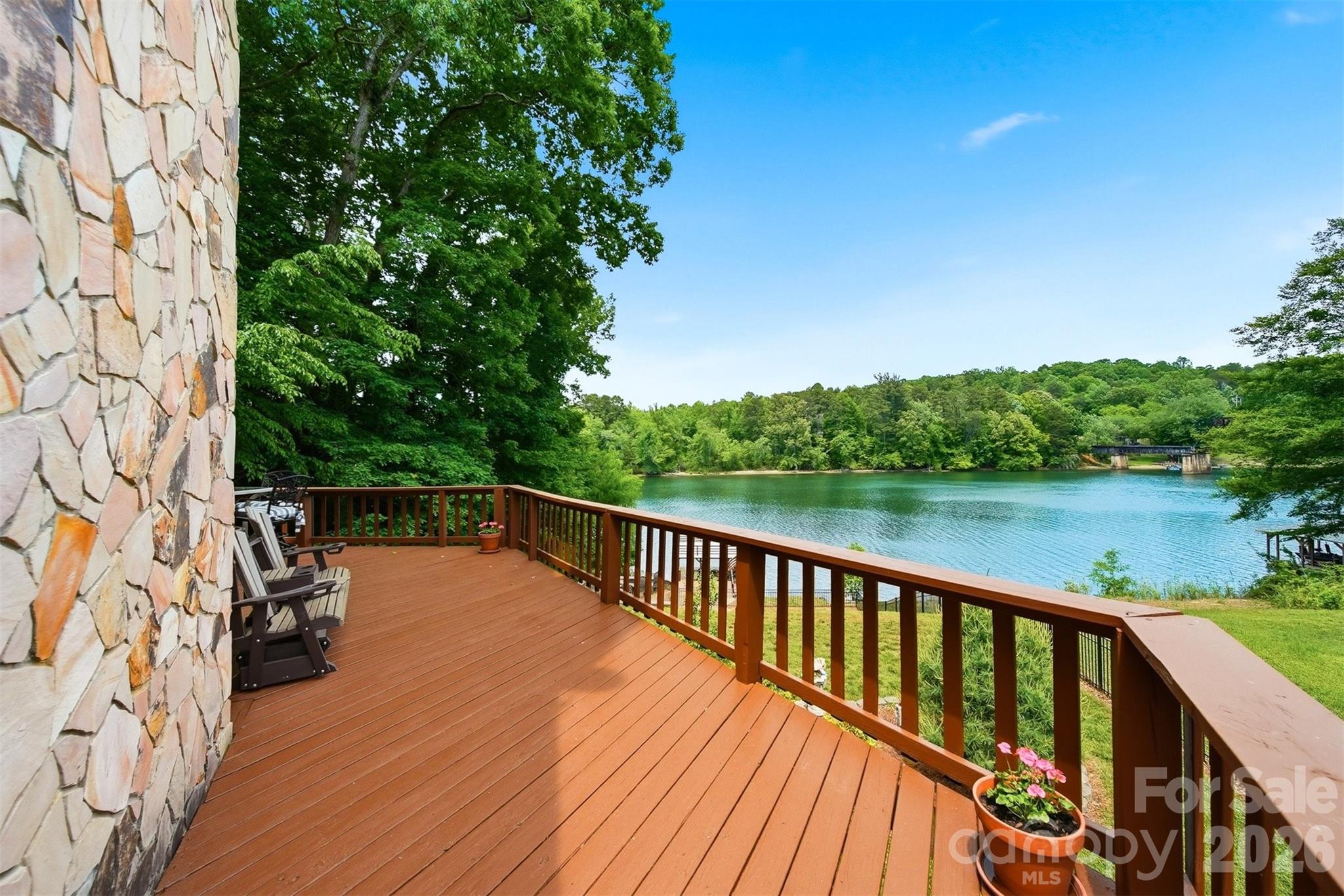 1925 Lake Acres Drive — Hickory