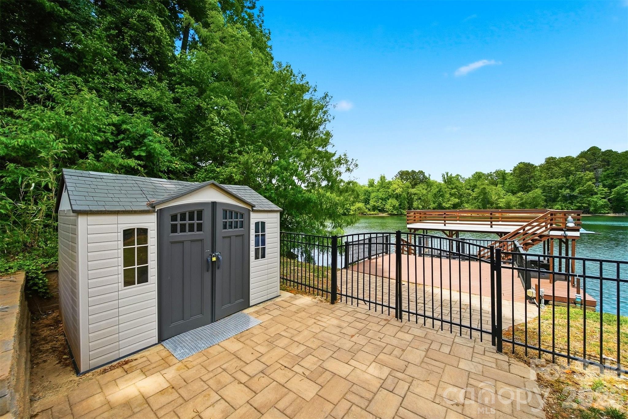 1925 Lake Acres Drive — Hickory
