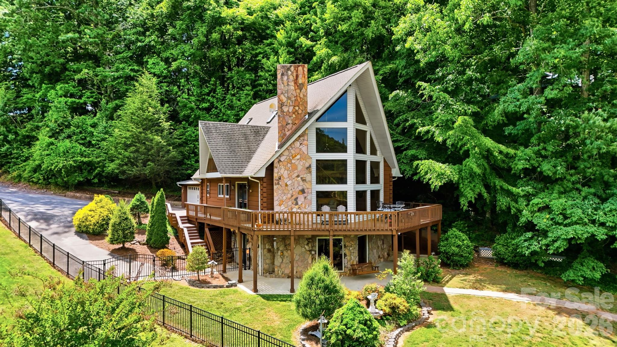 1925 Lake Acres Drive — Hickory