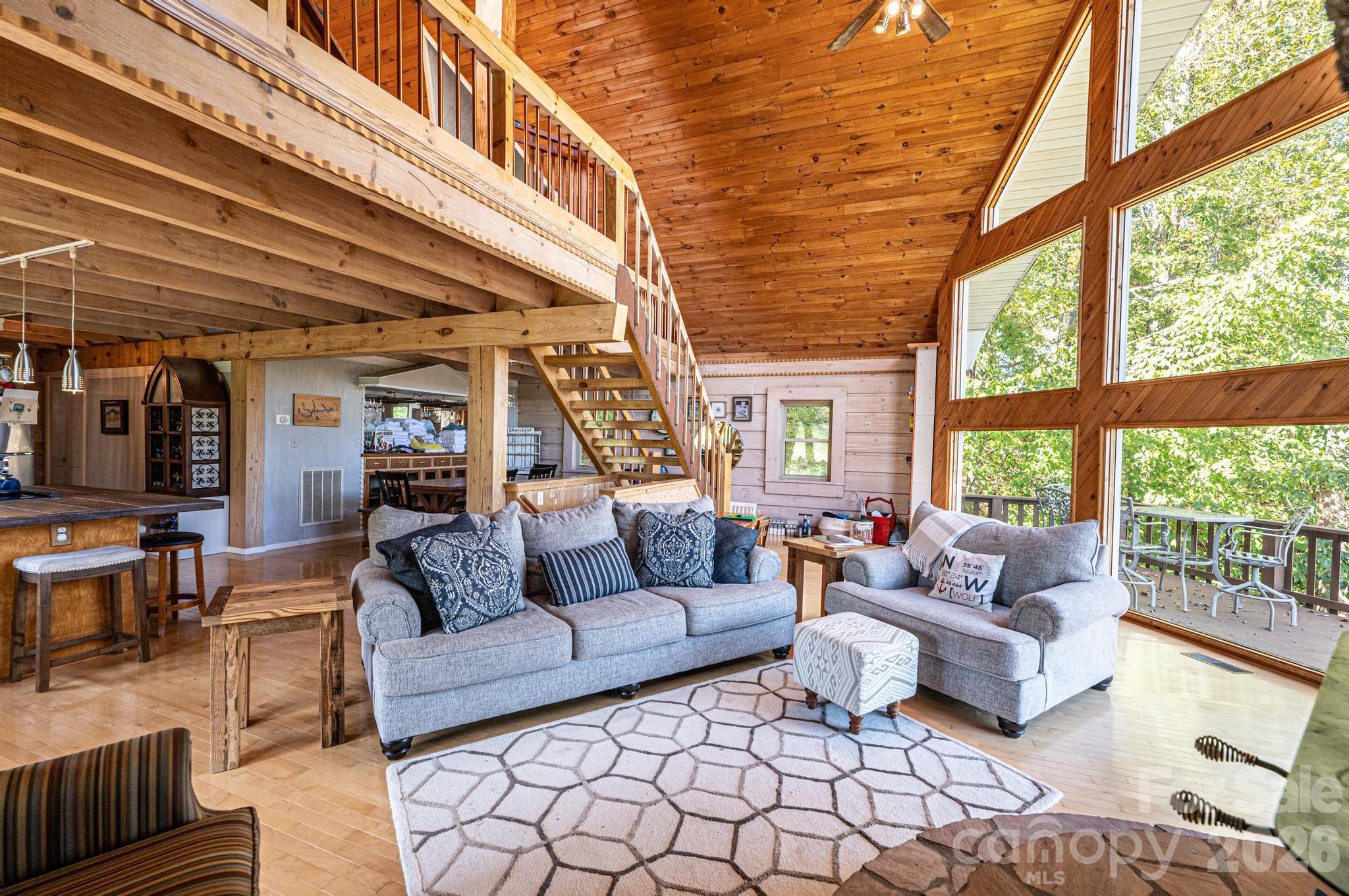 1925 Lake Acres Drive — Hickory