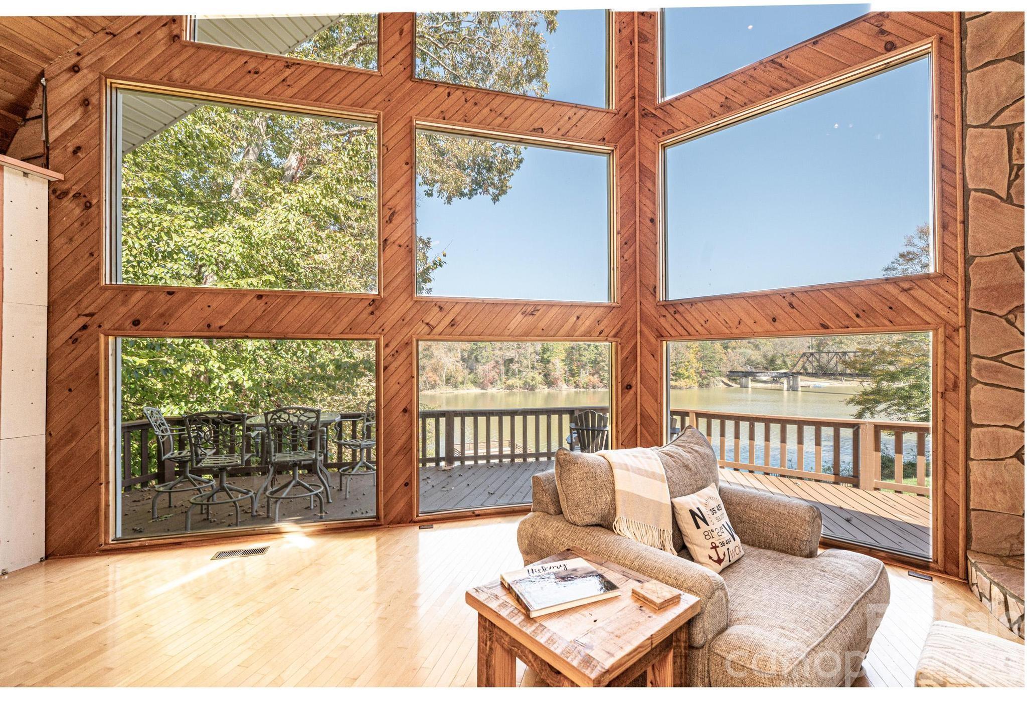 1925 Lake Acres Drive — Hickory