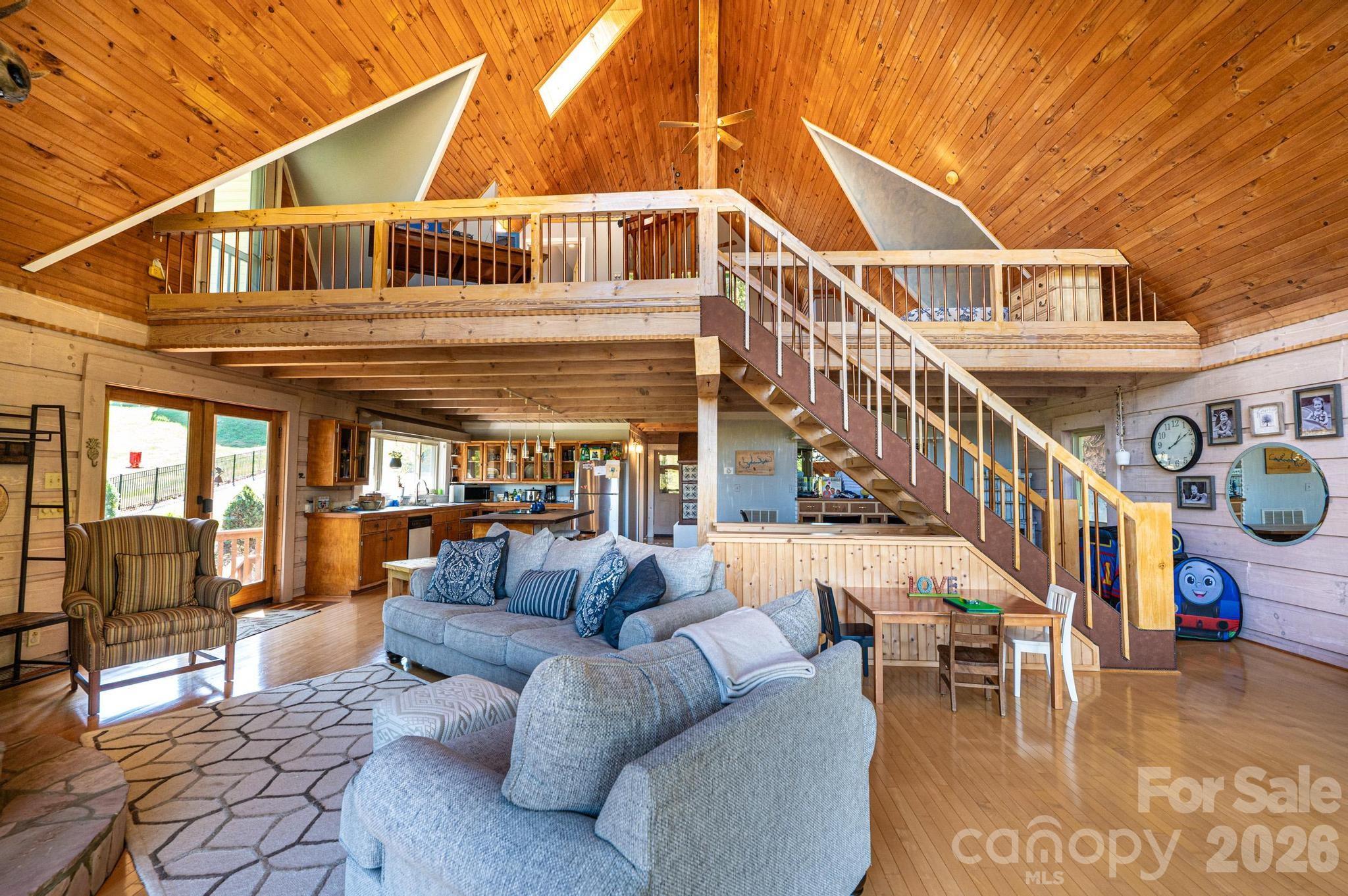 1925 Lake Acres Drive — Hickory