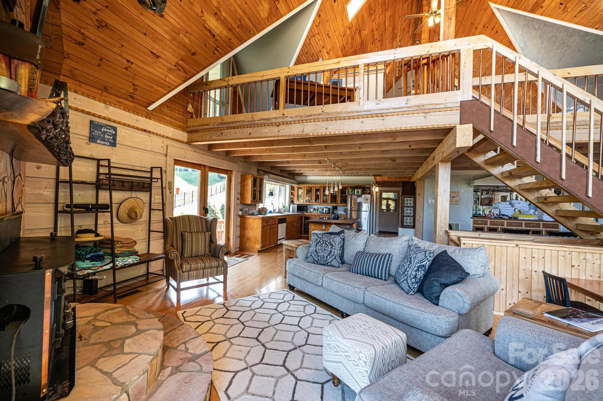 1925 Lake Acres Drive — Hickory