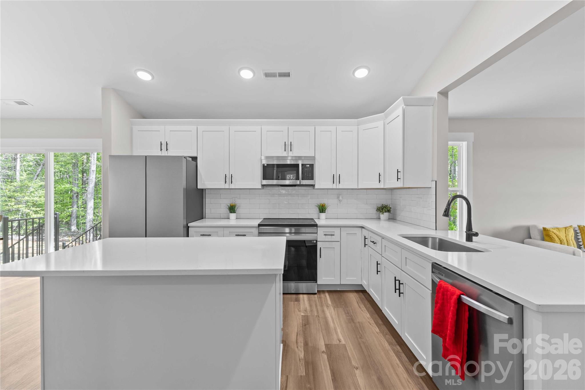 4581 Riverside Road — Lancaster