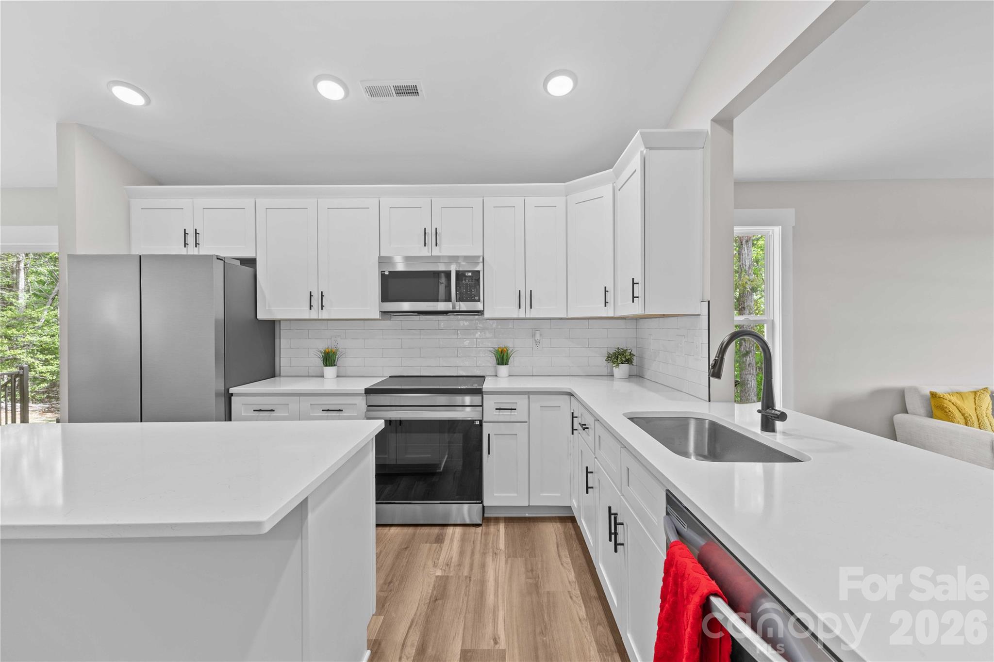 4581 Riverside Road — Lancaster