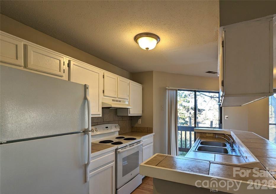 8137 Cedar Glen Drive — Charlotte