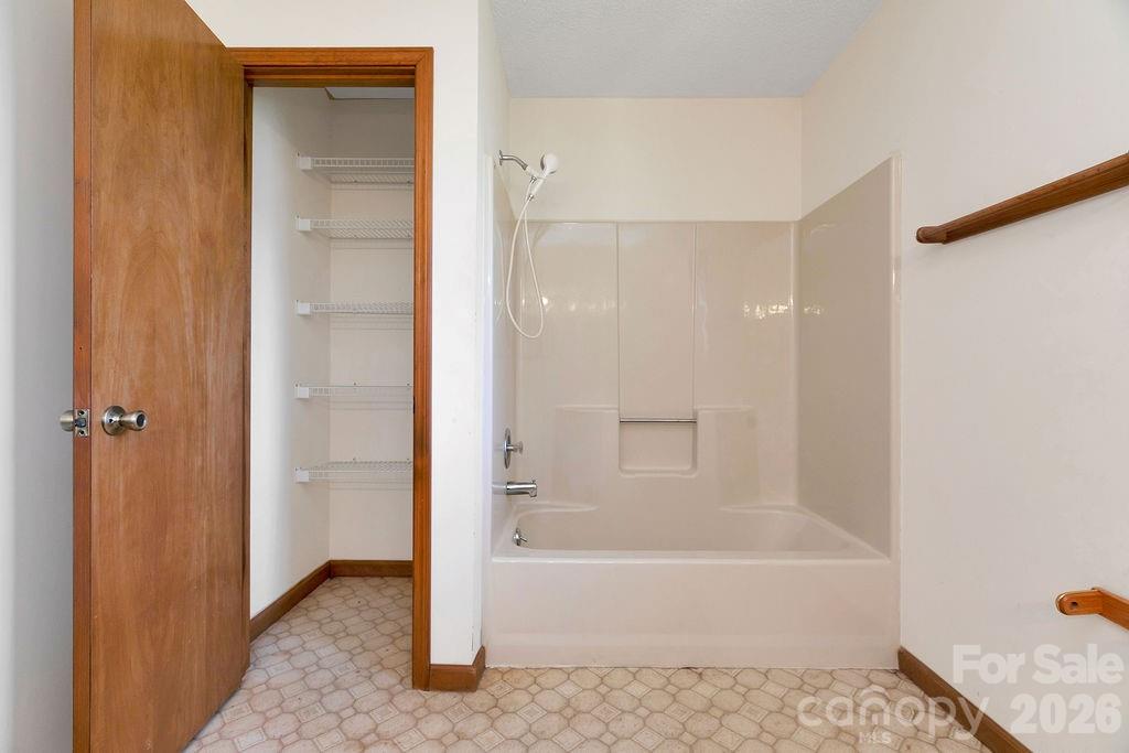 416 Kanasgowa Drive — Brevard