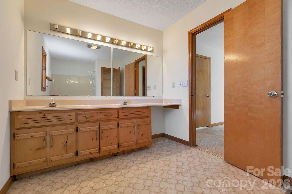 416 Kanasgowa Drive — Brevard