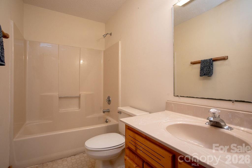 416 Kanasgowa Drive — Brevard