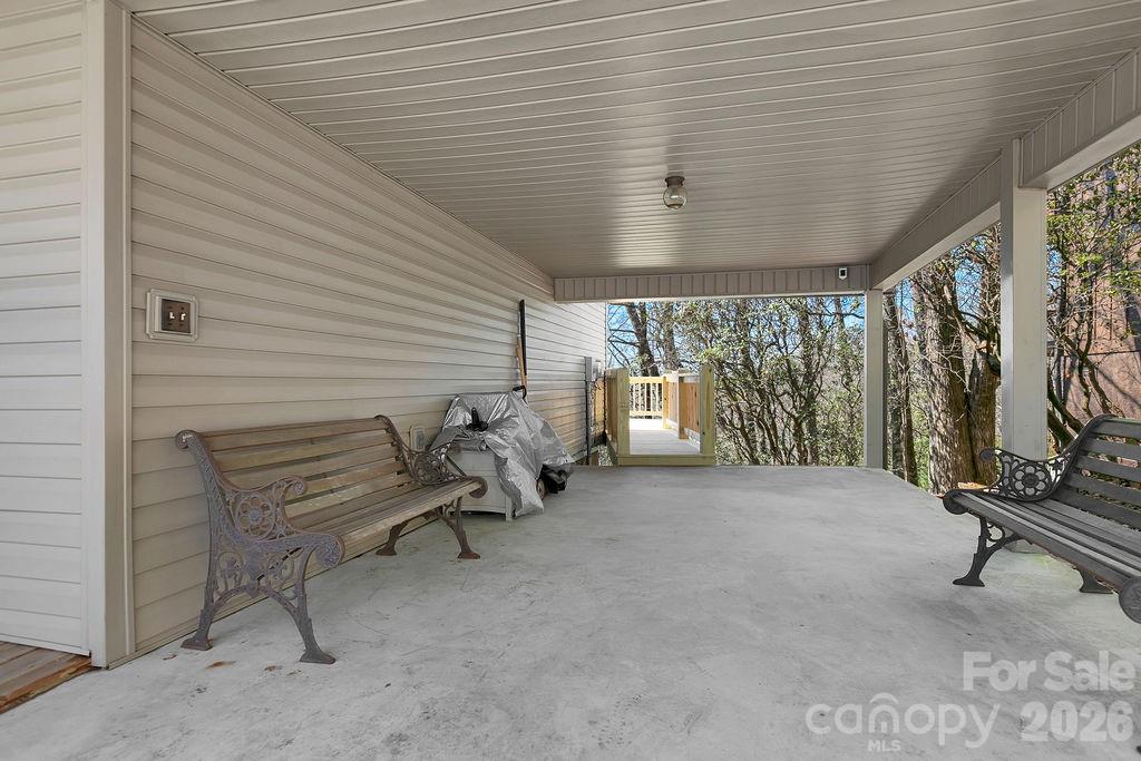 416 Kanasgowa Drive — Brevard