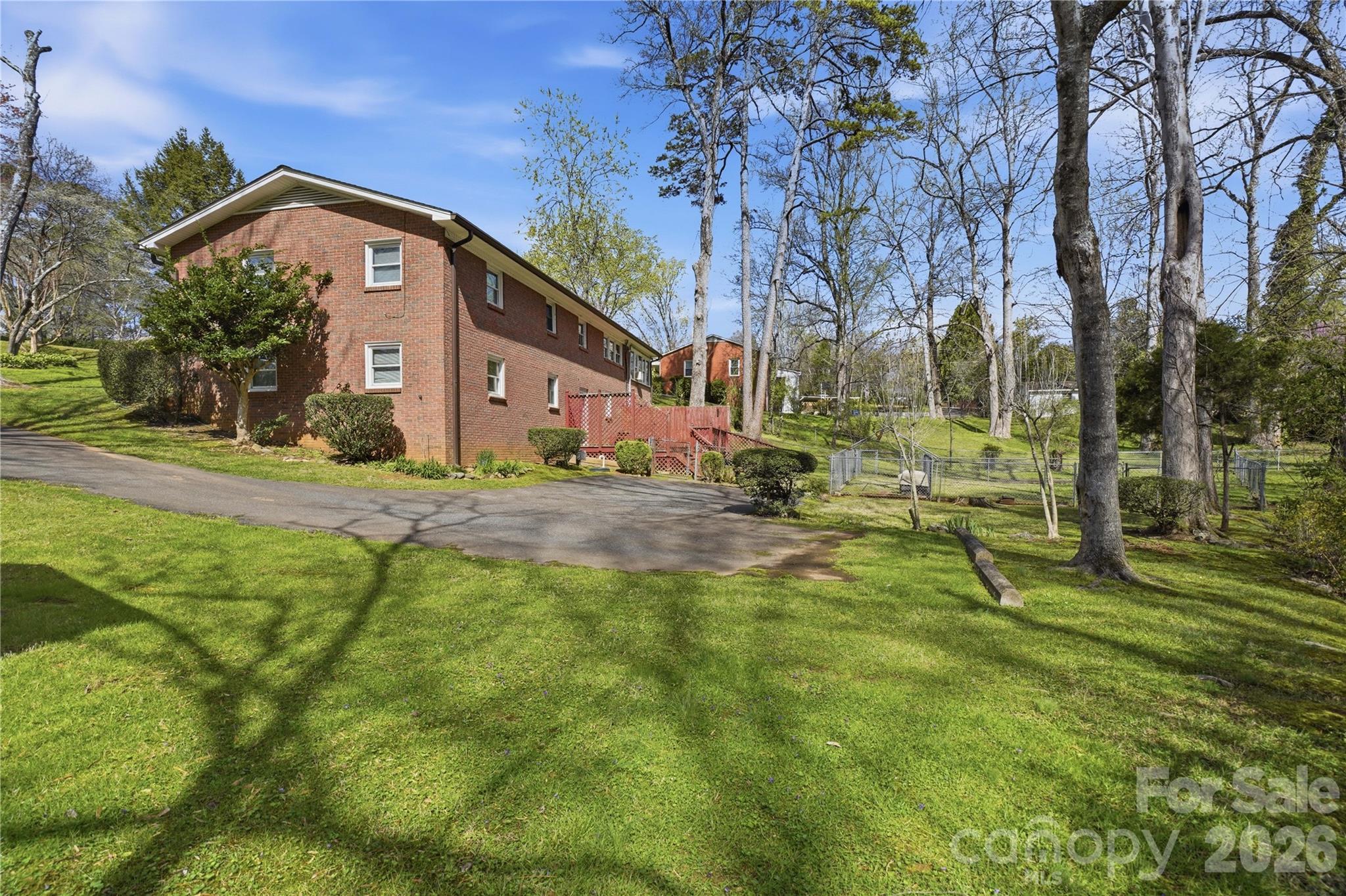 401 E End Avenue — Statesville