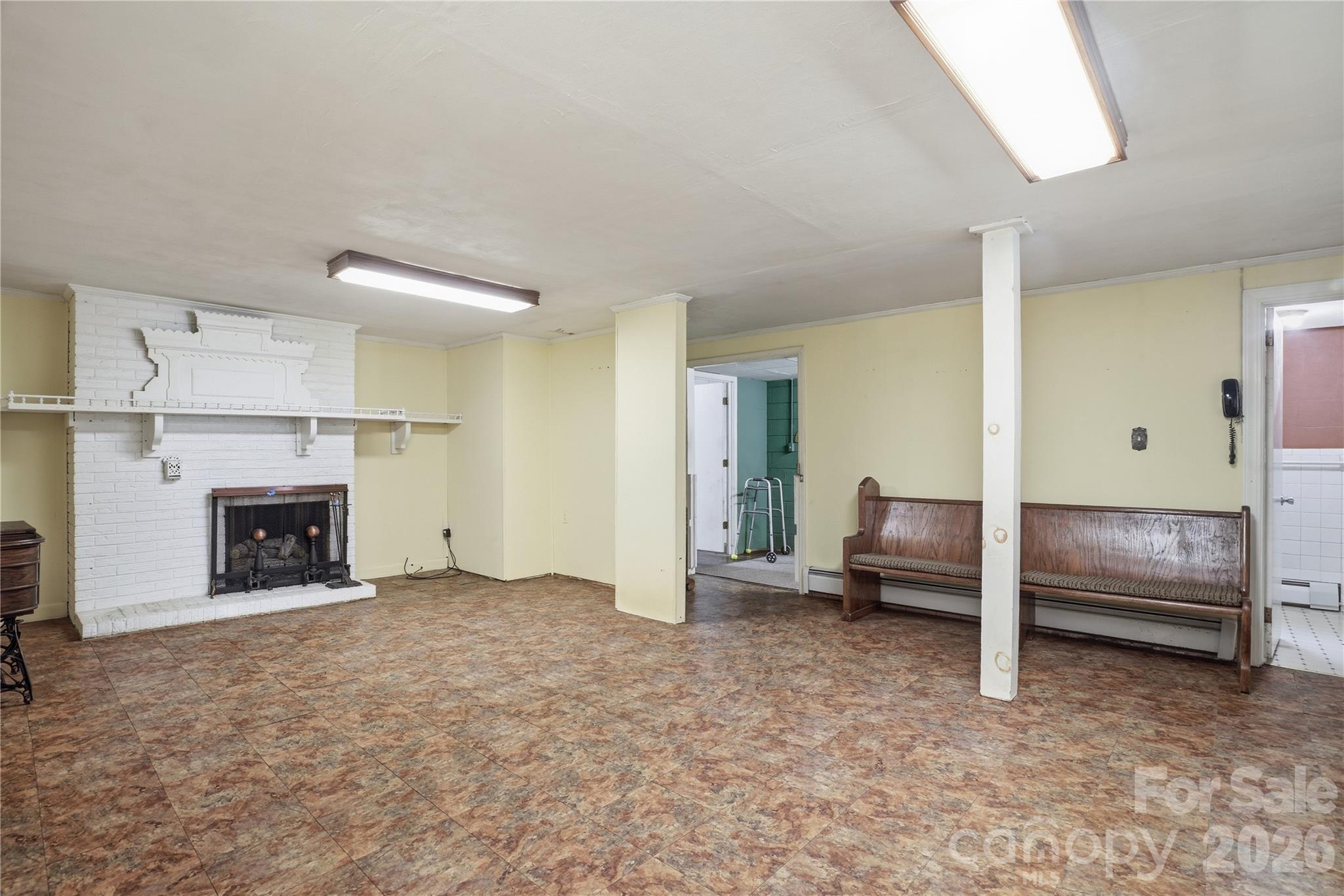 401 E End Avenue — Statesville