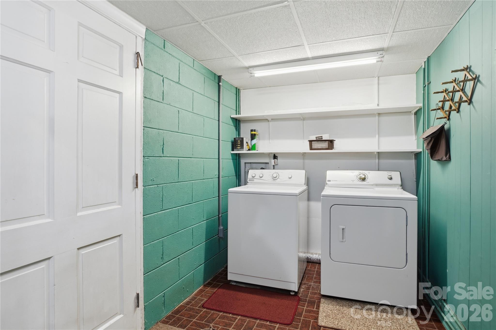 401 E End Avenue — Statesville