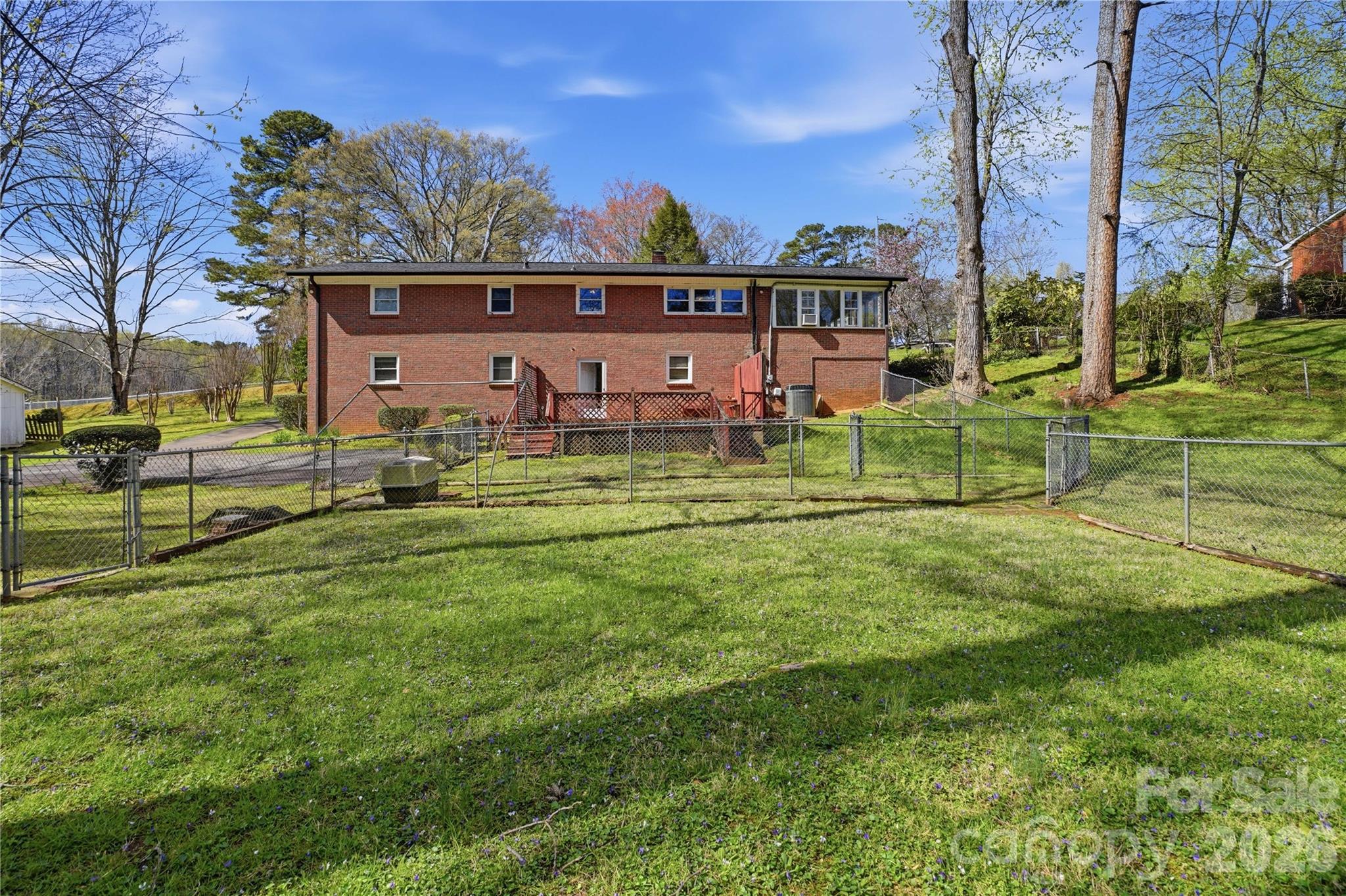 401 E End Avenue — Statesville