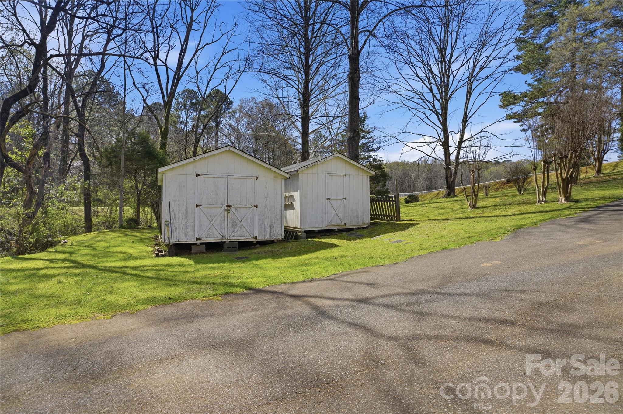 401 E End Avenue — Statesville
