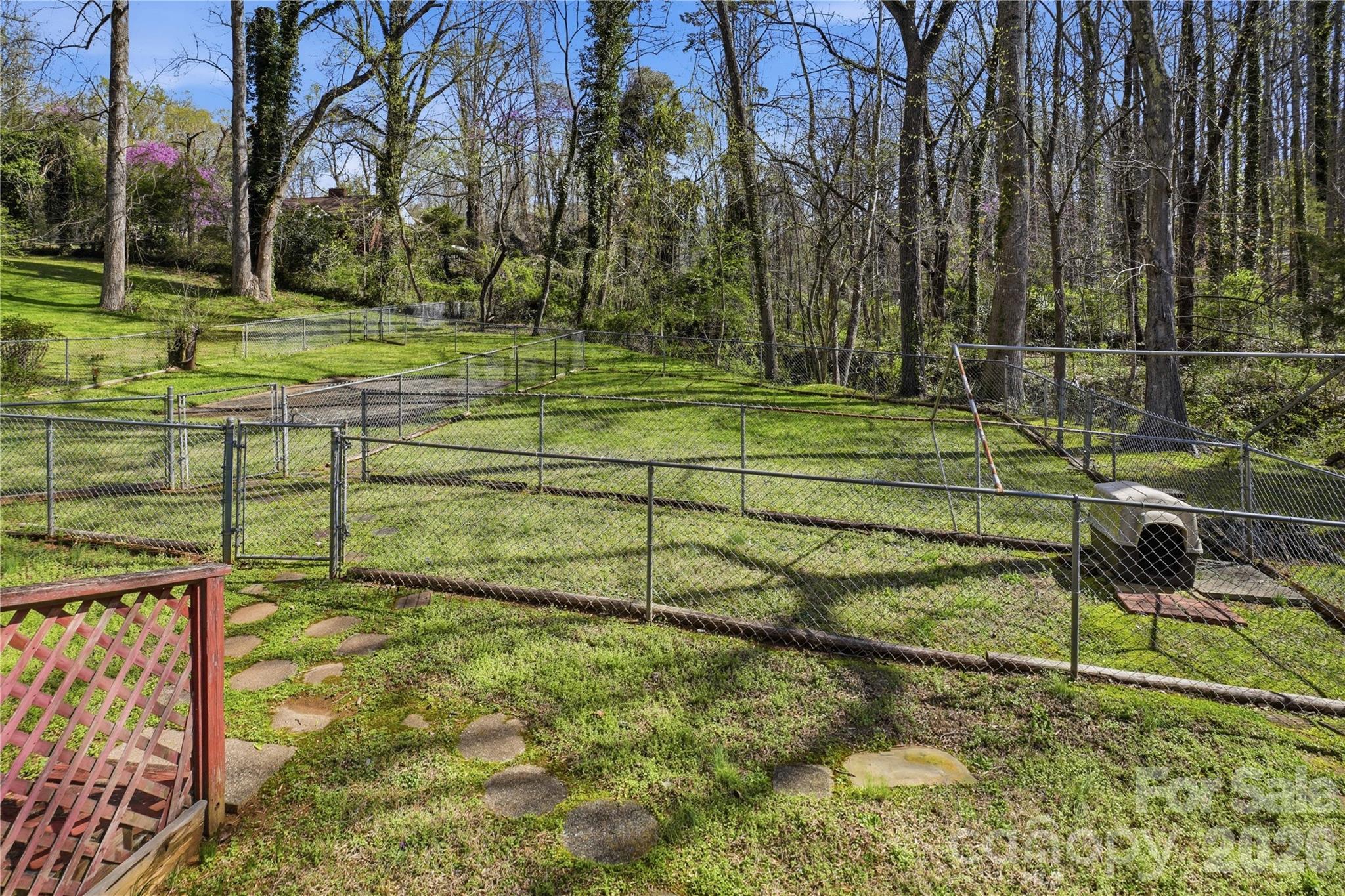 401 E End Avenue — Statesville