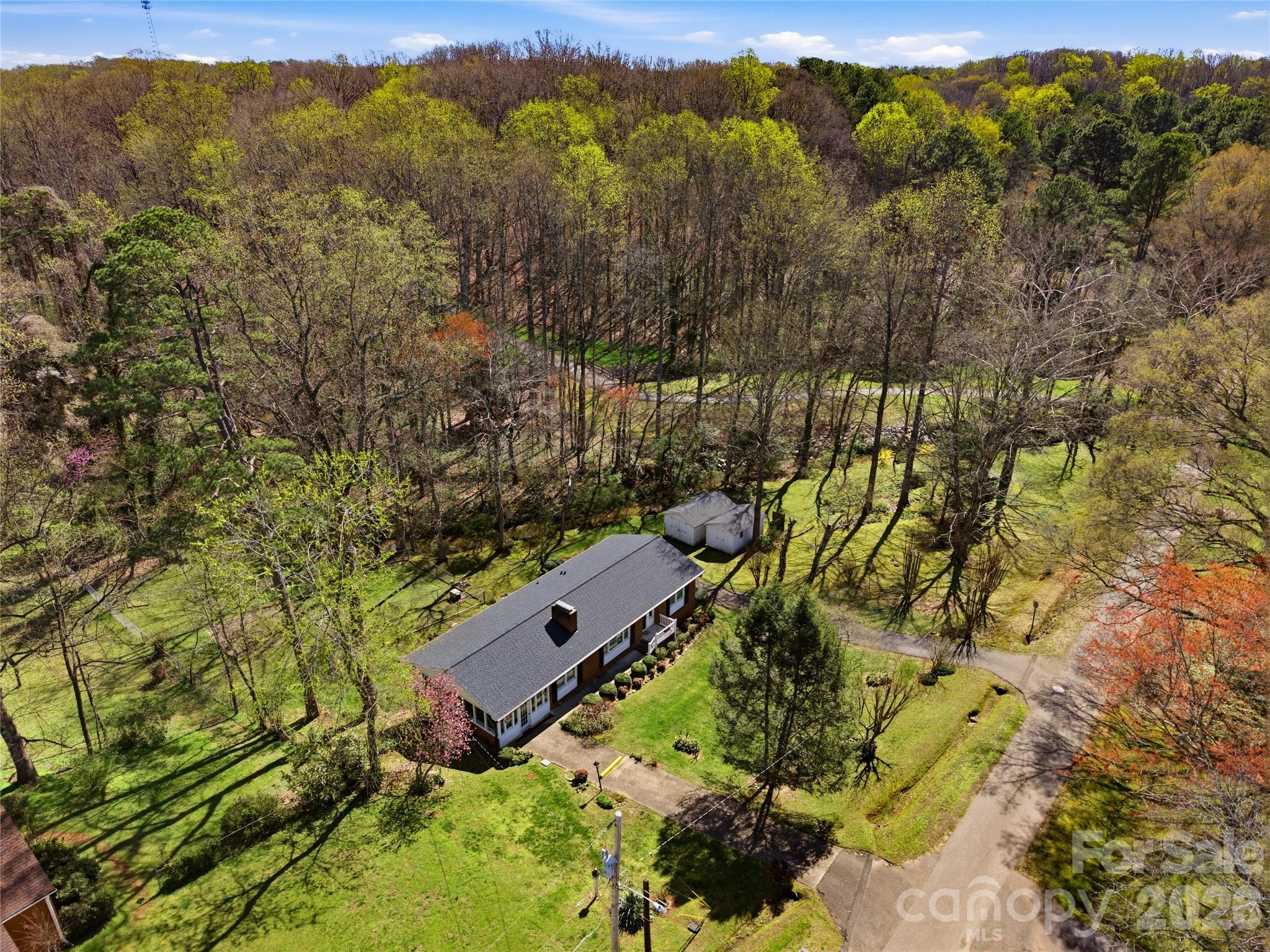 401 E End Avenue — Statesville