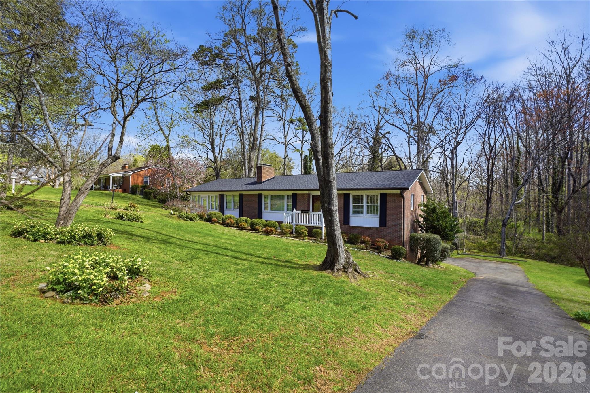 401 E End Avenue — Statesville