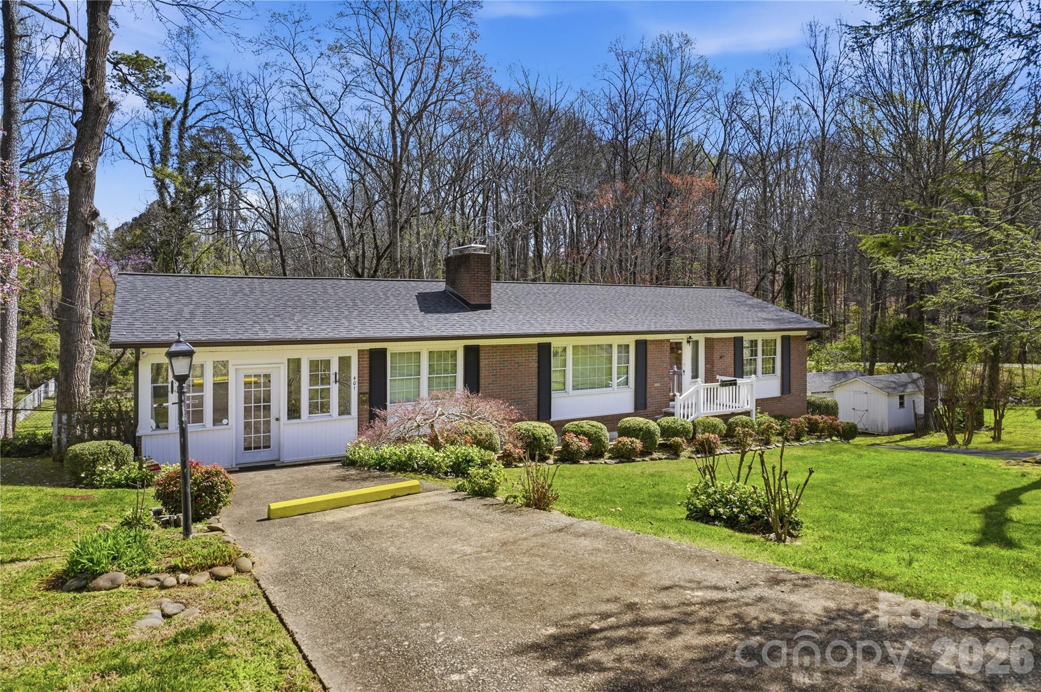 401 E End Avenue — Statesville