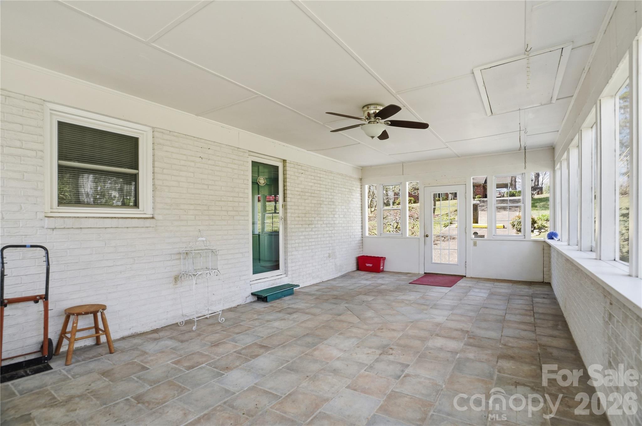 401 E End Avenue — Statesville