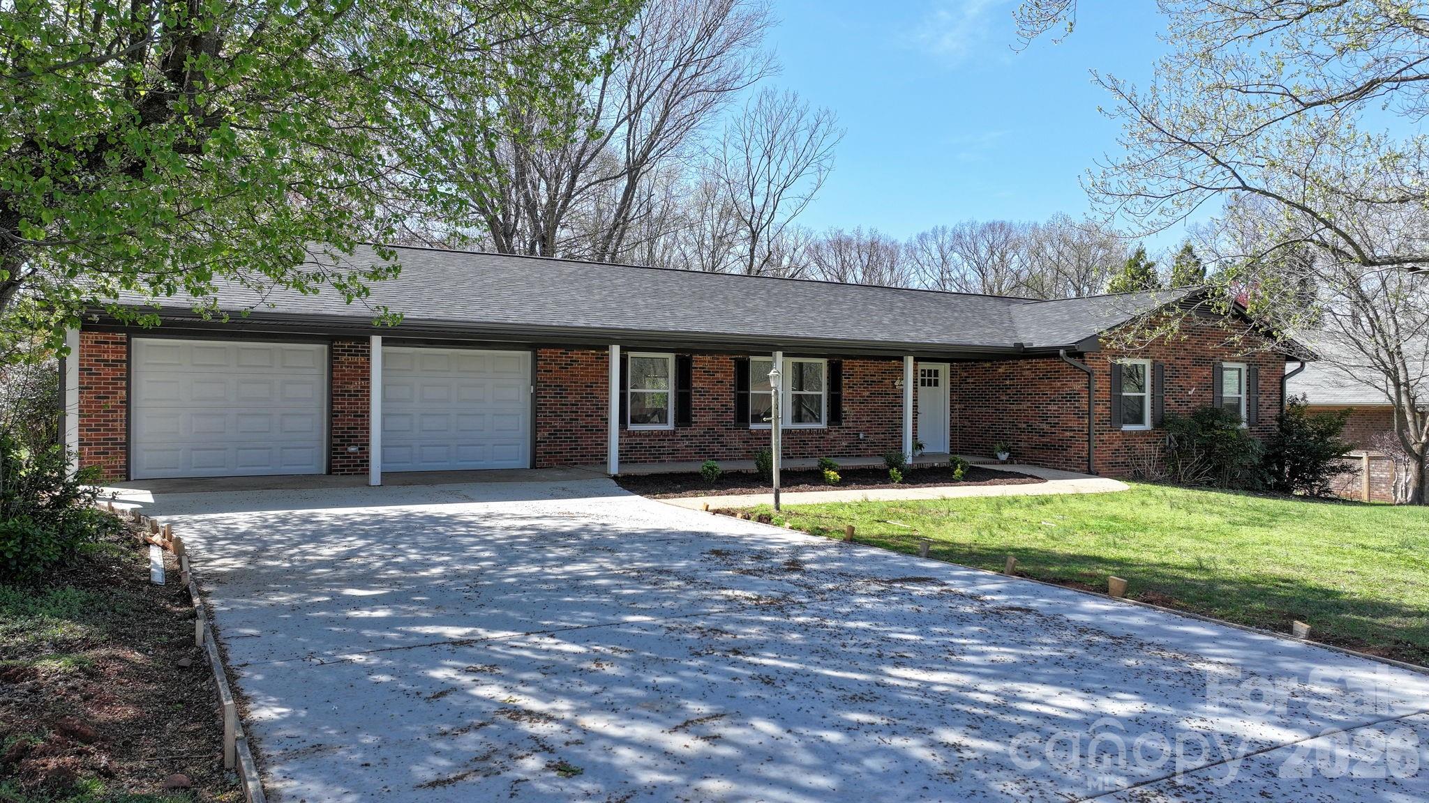 715 Sunridge Drive — Lincolnton