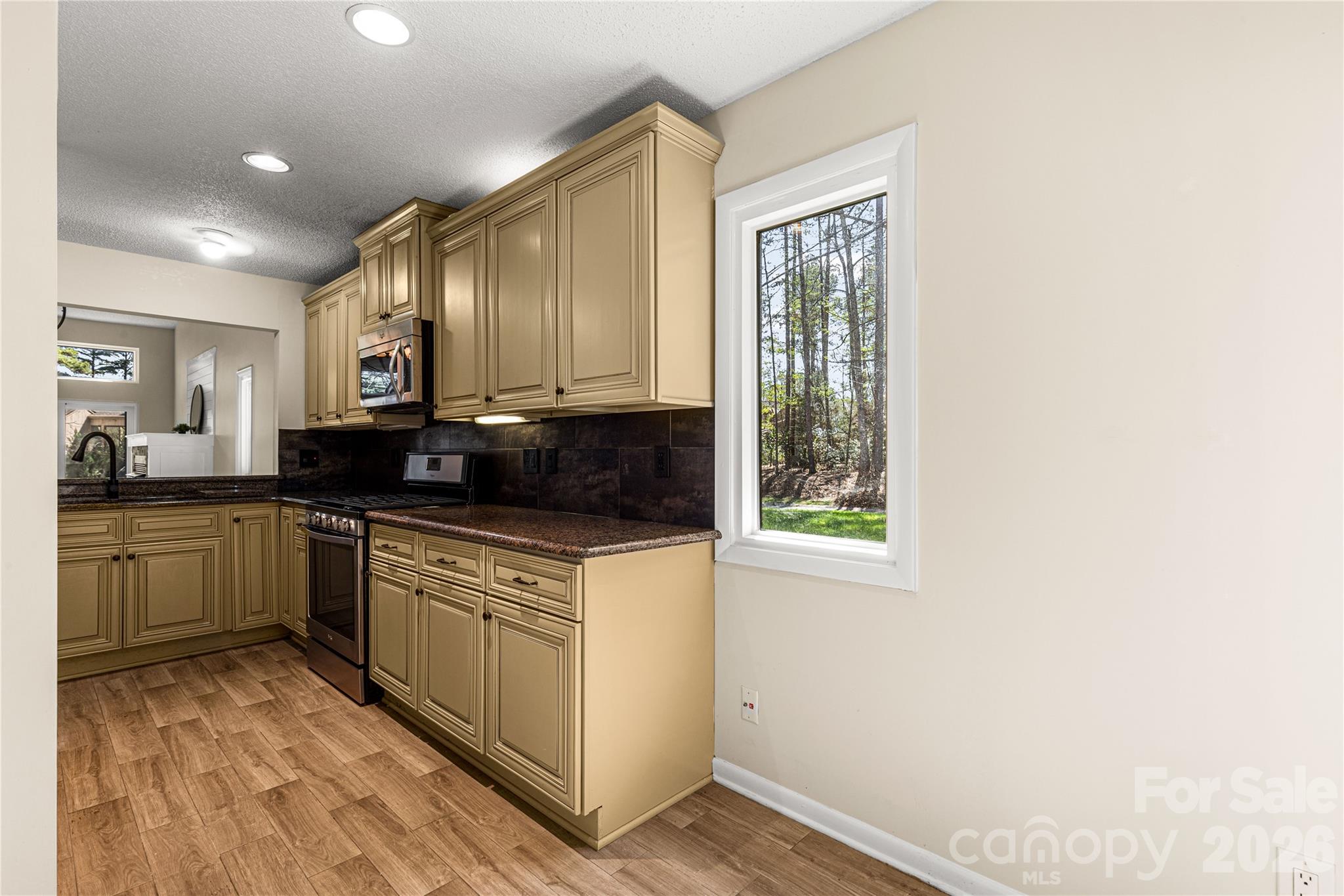 141 Greenridge Road — Clover