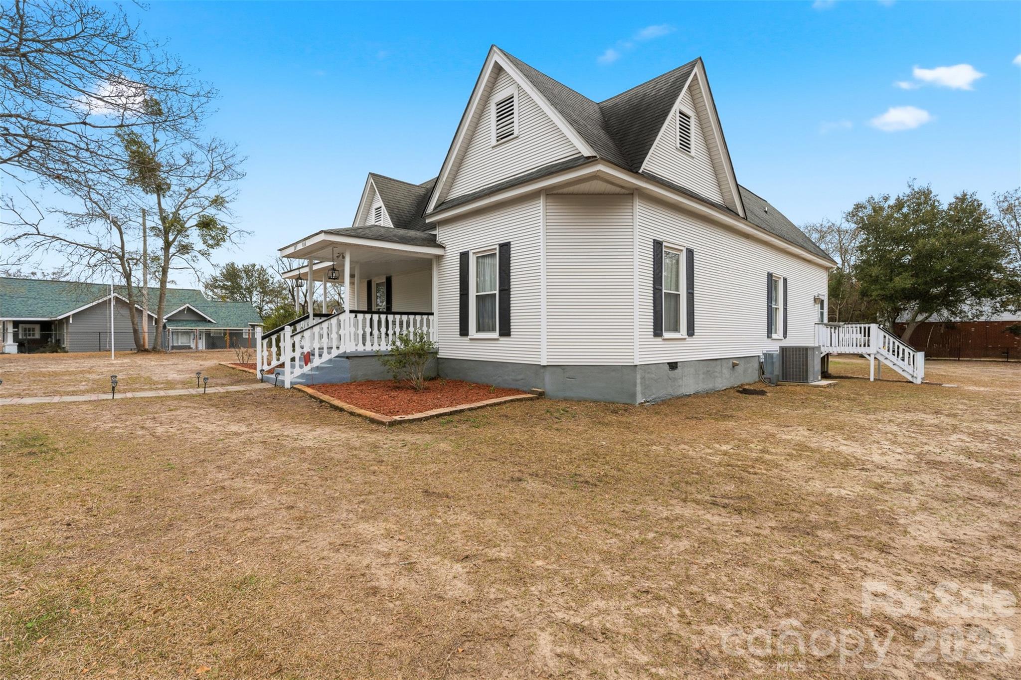 207 Oak Avenue — Hamlet