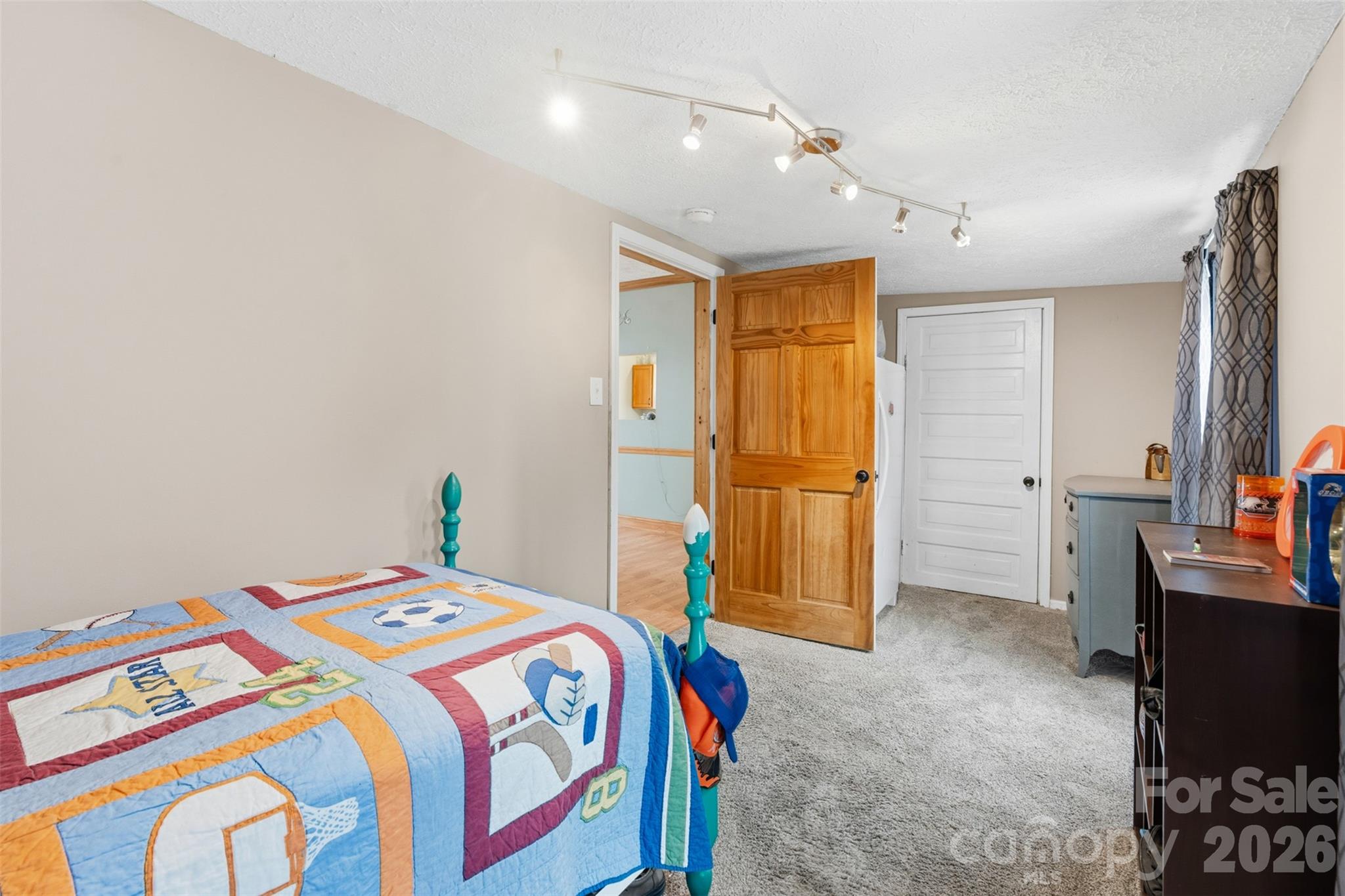 207 Oak Avenue — Hamlet