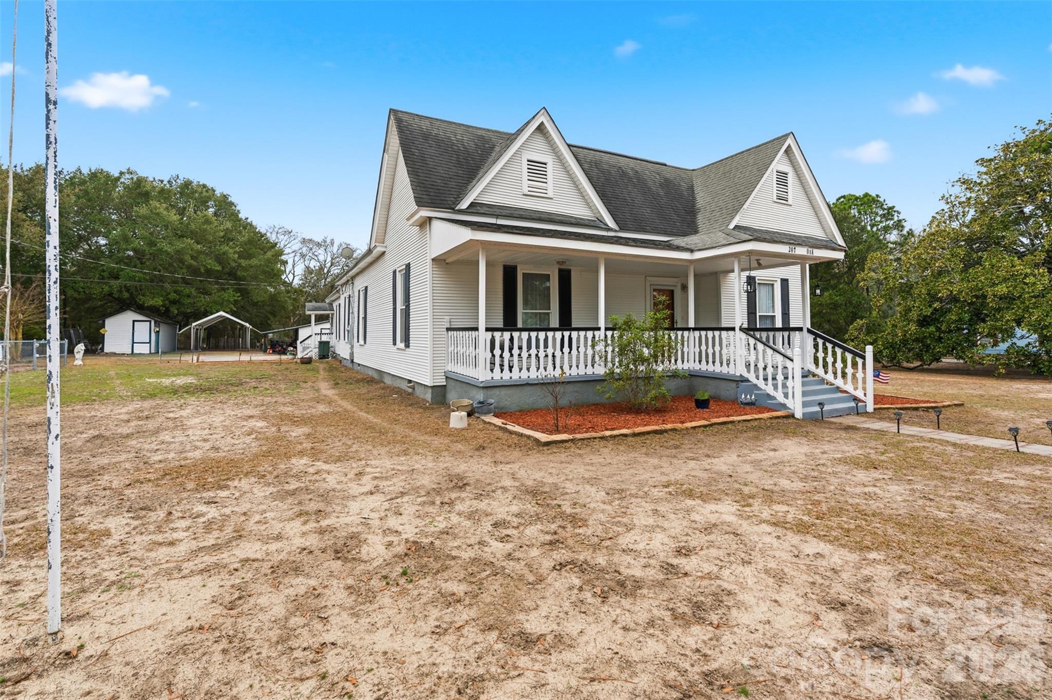 207 Oak Avenue — Hamlet