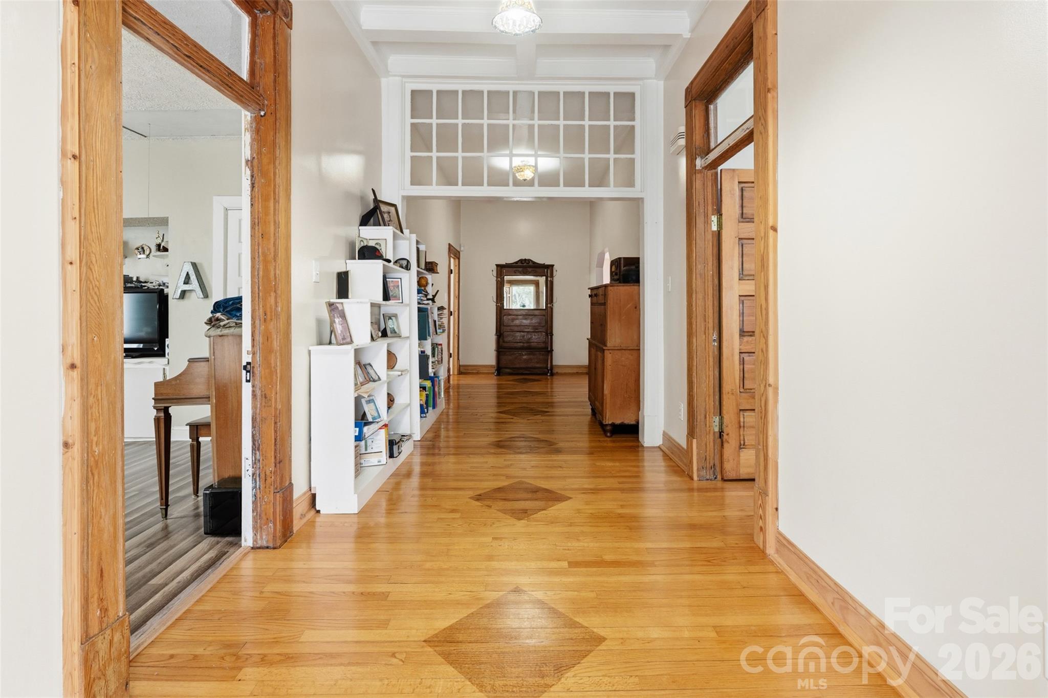 207 Oak Avenue — Hamlet