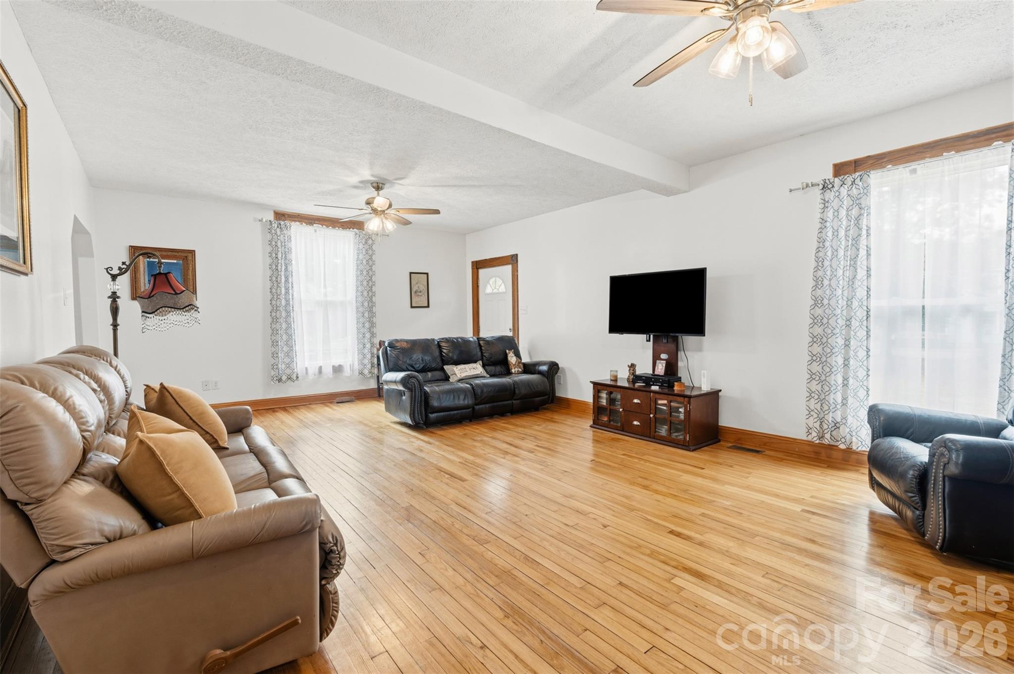 207 Oak Avenue — Hamlet