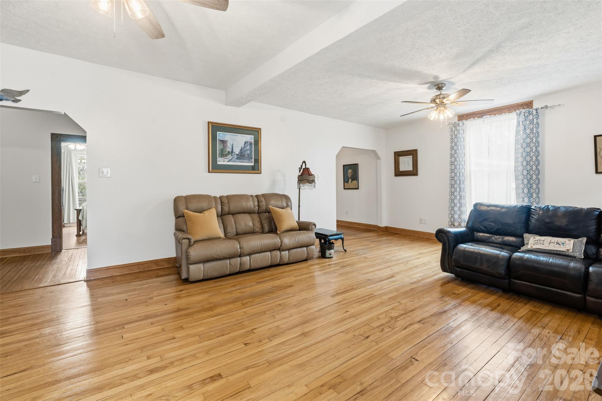 207 Oak Avenue — Hamlet