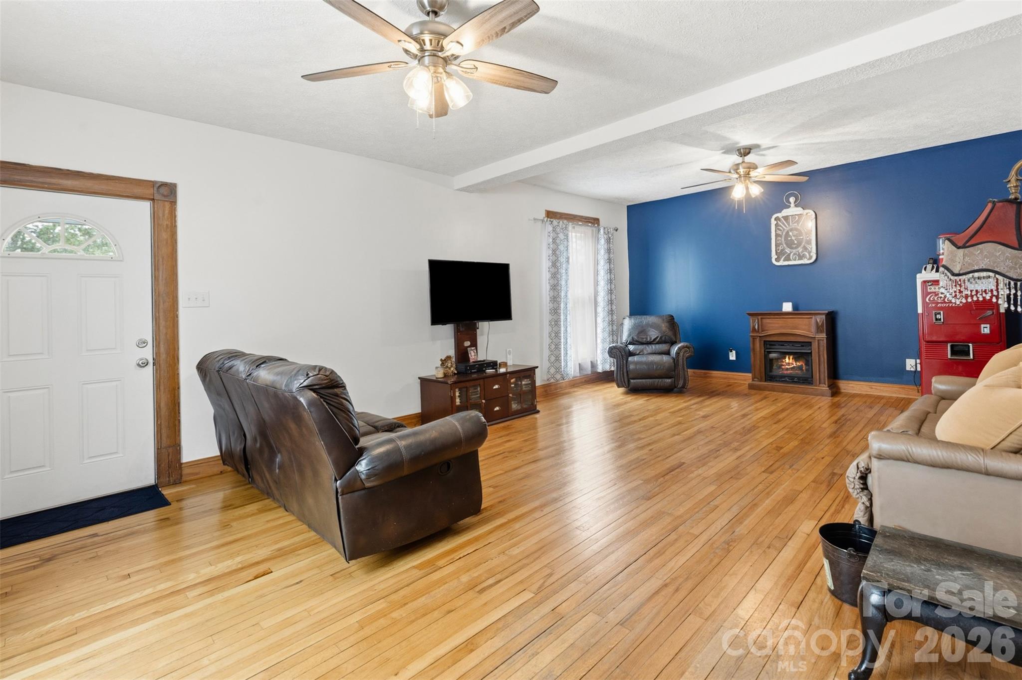 207 Oak Avenue — Hamlet