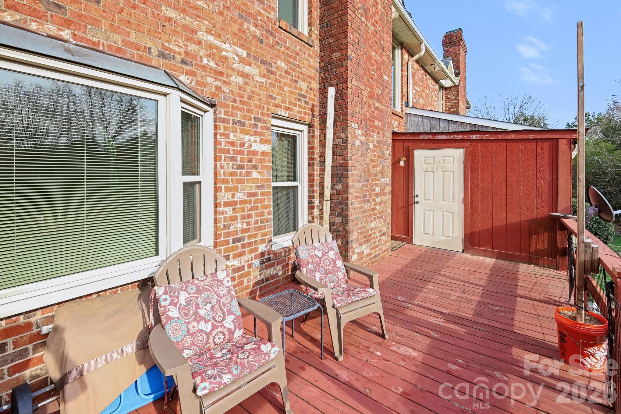 1162 Crestmont Drive SE — Concord