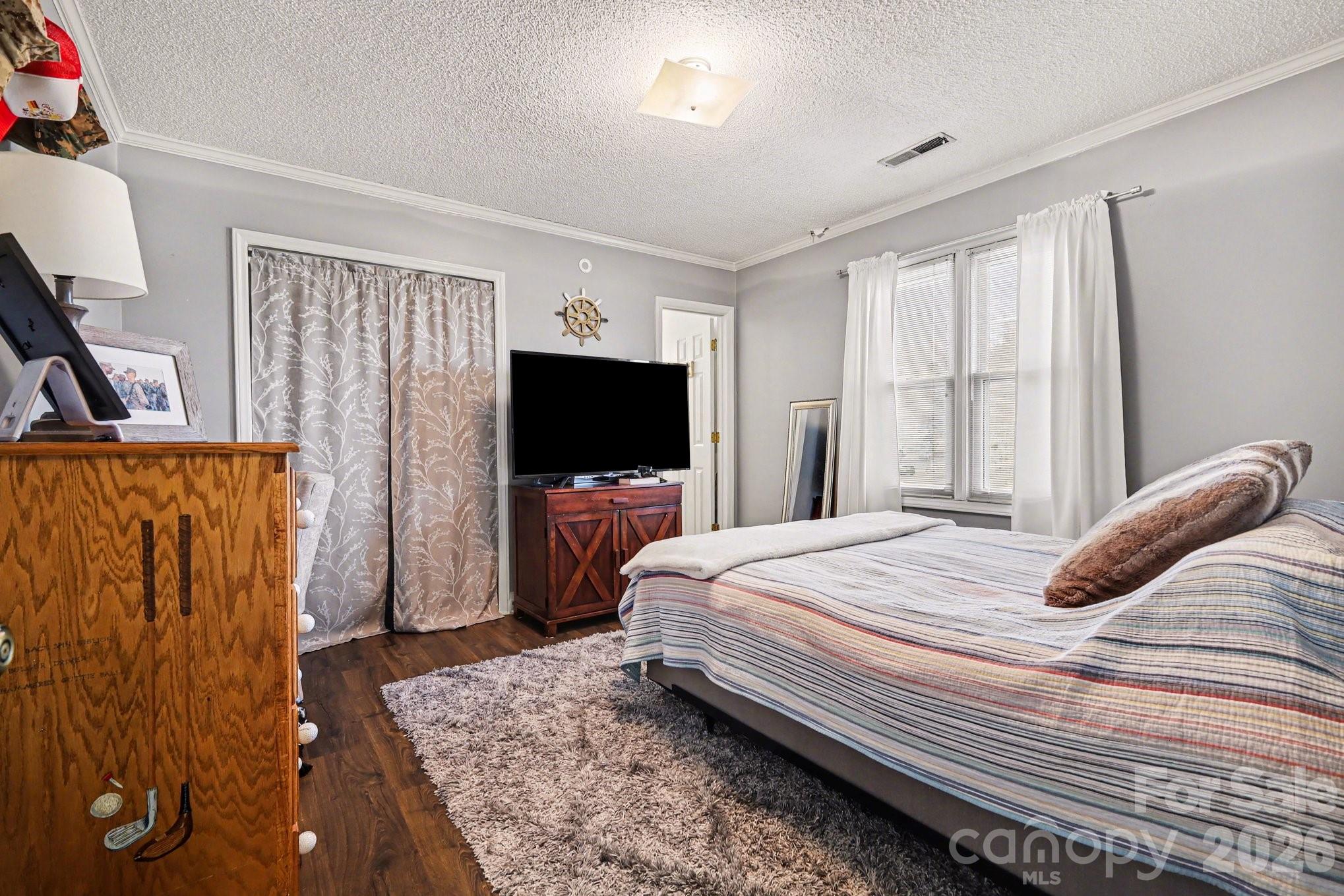 1162 Crestmont Drive SE — Concord