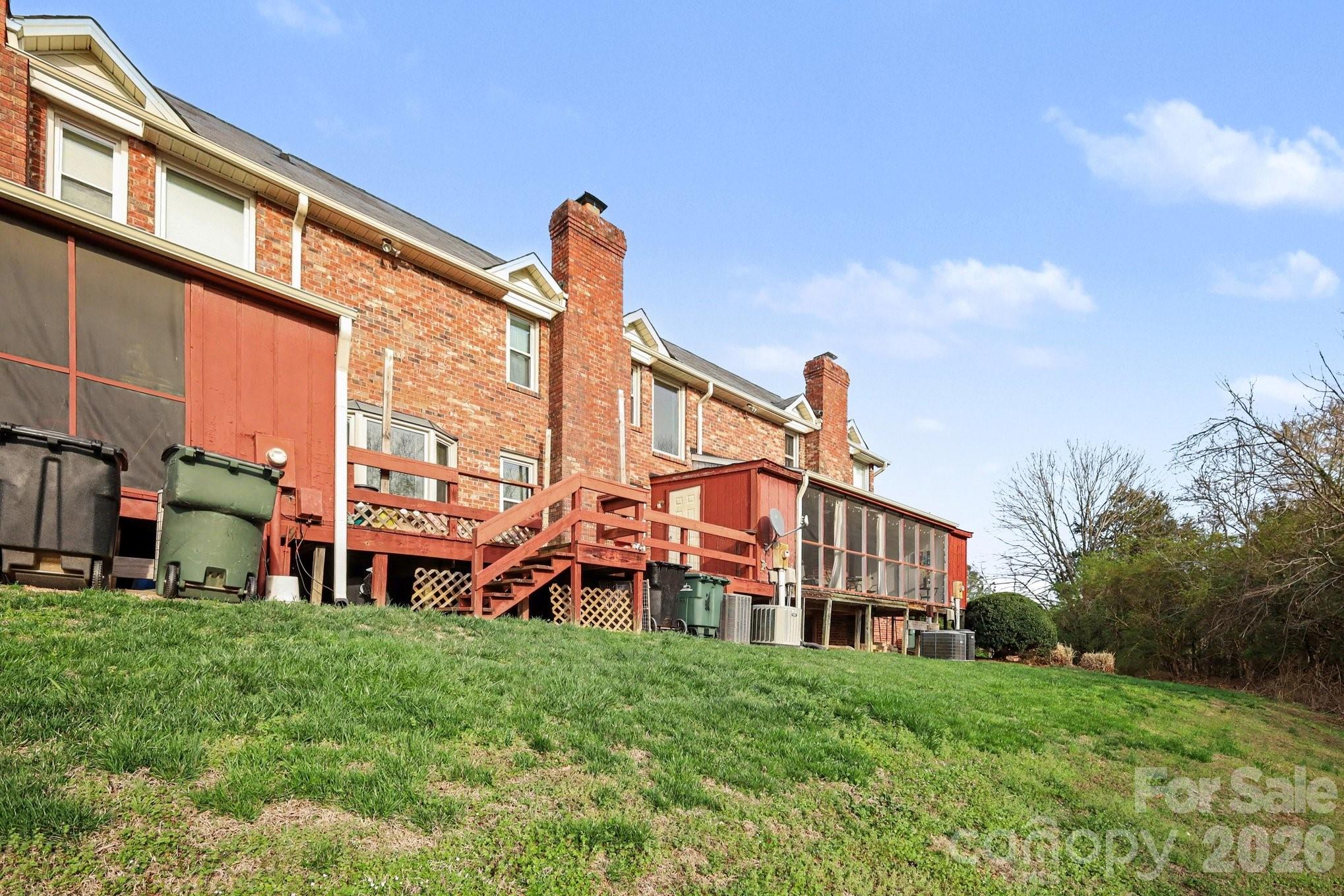 1162 Crestmont Drive SE — Concord