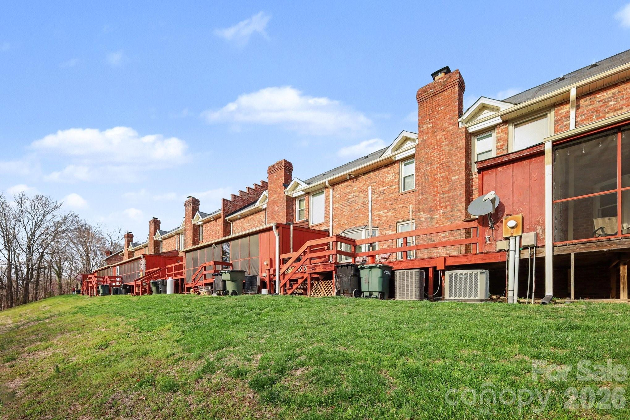 1162 Crestmont Drive SE — Concord